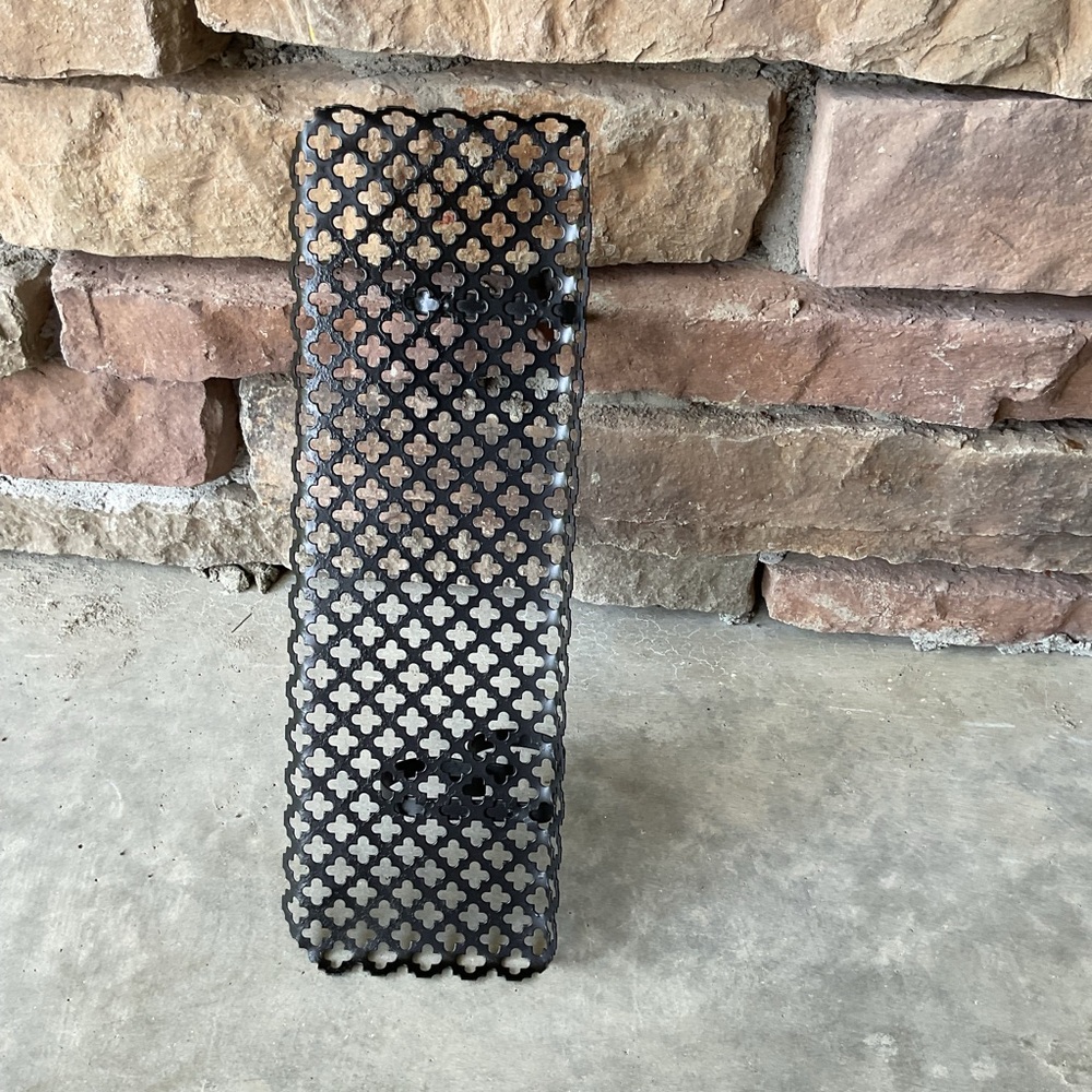 Vintage Mid-Century Modern Metal Rectangular Open Quatrefoil Wall Shelf - Picture 7 of 11
